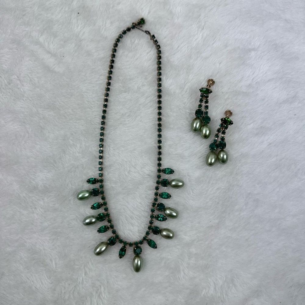 Vintage Womens Green Stone Jewelry‎ Set Bib Style Necklace with Drop Earrings